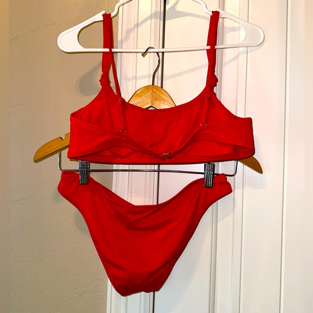 Red bikini - Picture 2 of 3